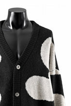 Load image into Gallery viewer, A.F ARTEFACT POLKA PATTERN BLEND KNIT CARDIGAN (BLACK x BEIGE)