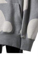 画像をギャラリービューアに読み込む, A.F ARTEFACT POLKA PATTERN SWEAT HOODIE (HEATHER GREY)