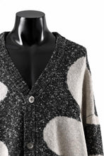 Load image into Gallery viewer, A.F ARTEFACT POLKA PATTERN BLEND KNIT CARDIGAN (GREY x BEIGE)