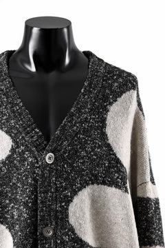 Load image into Gallery viewer, A.F ARTEFACT POLKA PATTERN BLEND KNIT CARDIGAN (GREY x BEIGE)