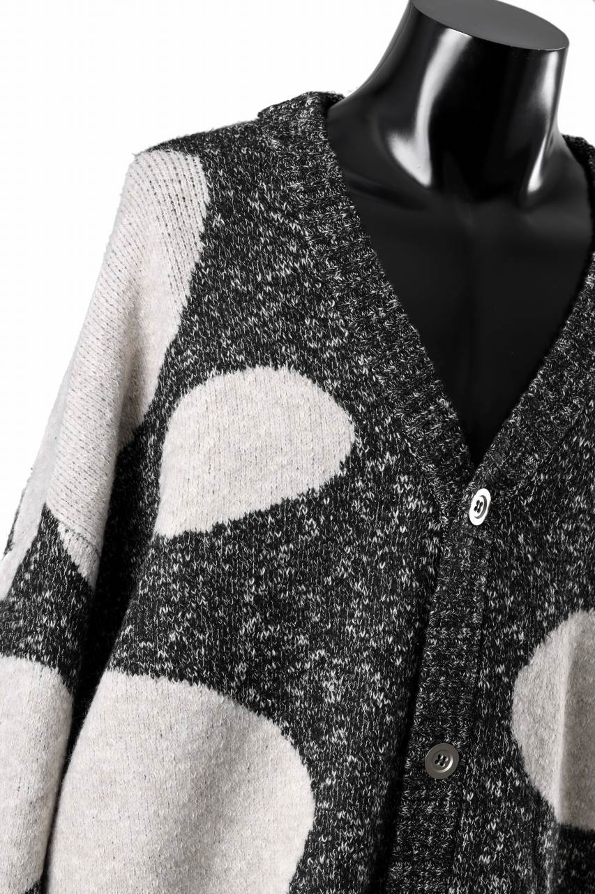 A.F ARTEFACT POLKA PATTERN BLEND KNIT CARDIGAN (GREY x BEIGE)