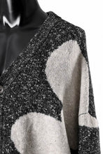 Load image into Gallery viewer, A.F ARTEFACT POLKA PATTERN BLEND KNIT CARDIGAN (GREY x BEIGE)