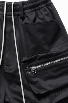 Load image into Gallery viewer, A.F ARTEFACT MONSTER TUCKE SHORTS / SOFT CHINO CLOTH (BLACK)