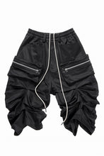 Load image into Gallery viewer, A.F ARTEFACT MONSTER TUCKE SHORTS / SOFT CHINO CLOTH (BLACK)