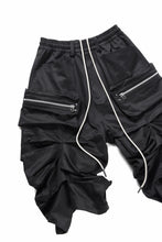 Load image into Gallery viewer, A.F ARTEFACT MONSTER TUCKE SHORTS / SOFT CHINO CLOTH (BLACK)