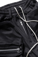 Load image into Gallery viewer, A.F ARTEFACT MONSTER TUCKE SHORTS / SOFT CHINO CLOTH (BLACK)
