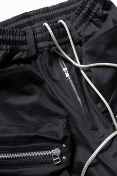 Load image into Gallery viewer, A.F ARTEFACT MONSTER TUCKE SHORTS / SOFT CHINO CLOTH (BLACK)