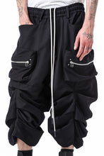Load image into Gallery viewer, A.F ARTEFACT MONSTER TUCKE SHORTS / SOFT CHINO CLOTH (BLACK)