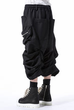 Load image into Gallery viewer, A.F ARTEFACT MONSTER TUCKE SHORTS / SOFT CHINO CLOTH (BLACK)