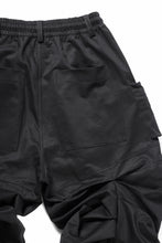 Load image into Gallery viewer, A.F ARTEFACT MONSTER TUCKE SHORTS / SOFT CHINO CLOTH (BLACK)
