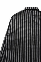 Load image into Gallery viewer, A.F ARTEFACT LOOSEY OVER SHIRT / HERRINGBONE LINEN STRIPE (BLACK×L.GREY)