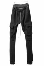 Load image into Gallery viewer, A.F ARTEFACT BOMBERHEAT® CARGO SLIM PANTS (BLACK)