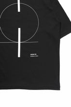 画像をギャラリービューアに読み込む, thom/krom LOOSE FIT BACK PRINT SHORT SLEEVE TEE / LIGHT JERSEY (BLACK)