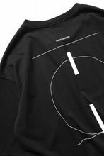 画像をギャラリービューアに読み込む, thom/krom LOOSE FIT BACK PRINT SHORT SLEEVE TEE / LIGHT JERSEY (BLACK)