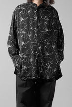 Load image into Gallery viewer, thom/krom RELAXED AOP SHIRT / SOFT VISCOSE (MARBLE PRINT)