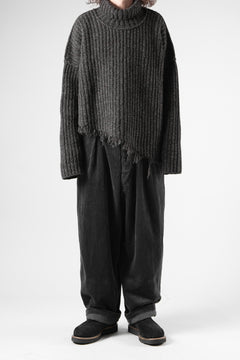 Load image into Gallery viewer, ISABEL BENENATO Wool Turtle-Neck Sweater width A Relaxed Fit and Asymmetrical Fringed Hem (GRAPHITE)