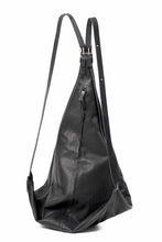 Load image into Gallery viewer, m.a+ medium pyramid back pack / BL42/SY1.0 (BLACK)
