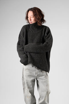 Load image into Gallery viewer, ISABEL BENENATO Wool Turtle-Neck Sweater width A Relaxed Fit and Asymmetrical Fringed Hem (GRAPHITE)