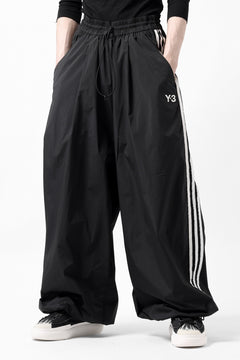 Load image into Gallery viewer, Y-3 Yohji Yamamoto THREE STRIPES SUPER WIDE PANTS / SILKY NYLON (BLACK)