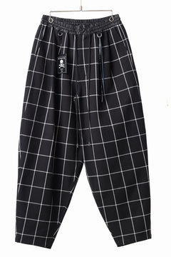 画像をギャラリービューアに読み込む, mastermind JAPAN WIDE TAPERED PLAID TROUSERS (BLACK x WHITE)