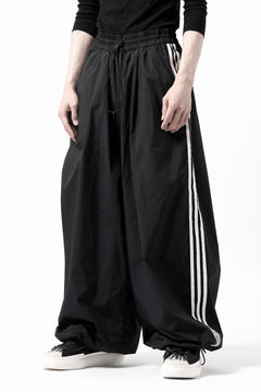 画像をギャラリービューアに読み込む, Y-3 Yohji Yamamoto THREE STRIPES SUPER WIDE PANTS / SILKY NYLON (BLACK)