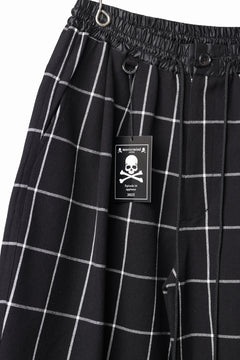 画像をギャラリービューアに読み込む, mastermind JAPAN WIDE TAPERED PLAID TROUSERS (BLACK x WHITE)