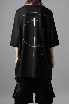 画像をギャラリービューアに読み込む, thom/krom LOOSE FIT BACK PRINT SHORT SLEEVE TEE / LIGHT JERSEY (BLACK)