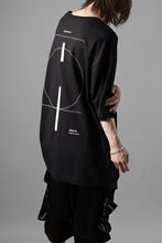 画像をギャラリービューアに読み込む, thom/krom LOOSE FIT BACK PRINT SHORT SLEEVE TEE / LIGHT JERSEY (BLACK)