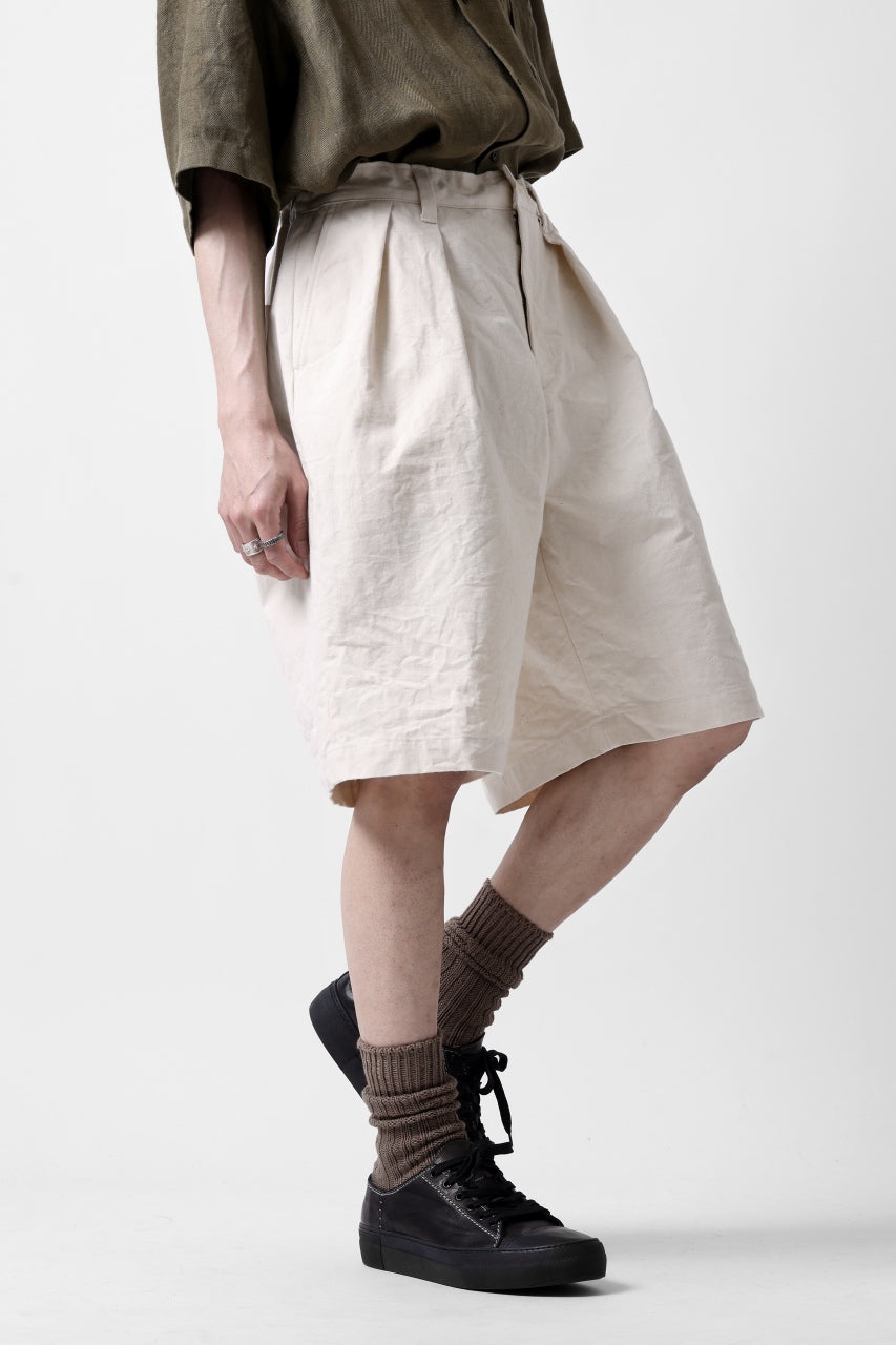 CAPERTICA 2-TUCK WIDE SHORTS / ARMY CANVAS (KINARI)