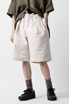 Load image into Gallery viewer, CAPERTICA 2-TUCK WIDE SHORTS / ARMY CANVAS (KINARI)