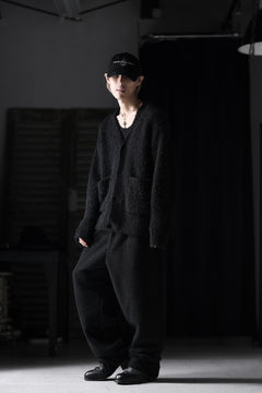Load image into Gallery viewer, th products KAPOOR / Wide Tapered Pants / travel wool premiere (black)