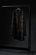 Load image into Gallery viewer, Aleksandr Manamis Asymmetry Shirt / Organic Linen (CHECKED)