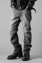 Load image into Gallery viewer, FULLCOUNT "Dartford" 1101BKSSHW Straight Jeans / 11.5oz Zimbabwe Selvedge Denim (BLACK / VINTAGE FADED)