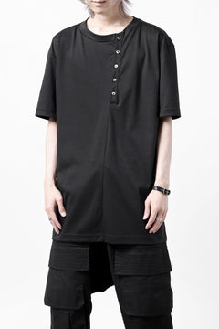 Load image into Gallery viewer, LEMURIA BIAS HENRY NECK S/S TOP #2 / MASTER HIGH GAUGE SMOOTH (BLACK)