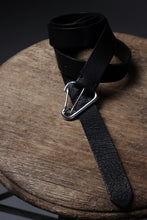 Load image into Gallery viewer, OPPOSE DUALITY CARABINER BELT / COW HIDE LEATHER (BLACK)