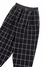 画像をギャラリービューアに読み込む, mastermind JAPAN WIDE TAPERED PLAID TROUSERS (BLACK x WHITE)