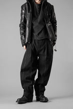 画像をギャラリービューアに読み込む, Hannibal. Wide Pleated Trousers / Homer 222. (BLACK CHALK STRIPED)