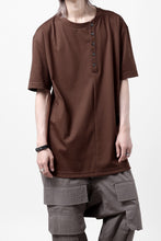 Load image into Gallery viewer, LEMURIA BIAS HENRY NECK S/S TOP #2 / MASTER HIGH GAUGE SMOOTH (BROWN)