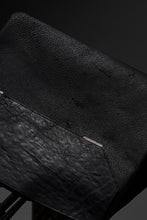 Load image into Gallery viewer, ierib exclusive Bark Bag Prot 40 / Wild Boar + Waxed Horse Butt Leather (BLACK)