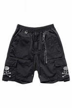 画像をギャラリービューアに読み込む, mastermind JAPAN EMBROIDERY CARGO SHORTS / MASTERSEED SATEEN (BLACK)