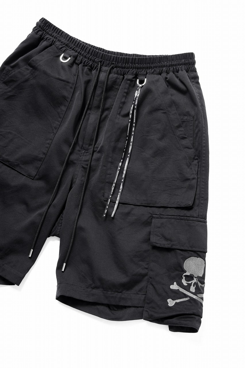 mastermind JAPAN EMBROIDERY CARGO SHORTS / MASTERSEED SATEEN (BLACK)