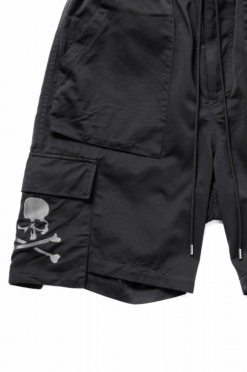 mastermind JAPAN EMBROIDERY CARGO SHORTS / MASTERSEED SATEEN (BLACK)