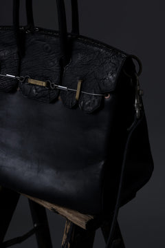 Load image into Gallery viewer, ierib exclusive 2way Bark Bag 35 / Horse Nubuck + Waxed Horse Butt Leather (BLACK)