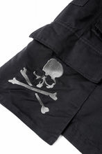 画像をギャラリービューアに読み込む, mastermind JAPAN EMBROIDERY CARGO SHORTS / MASTERSEED SATEEN (BLACK)