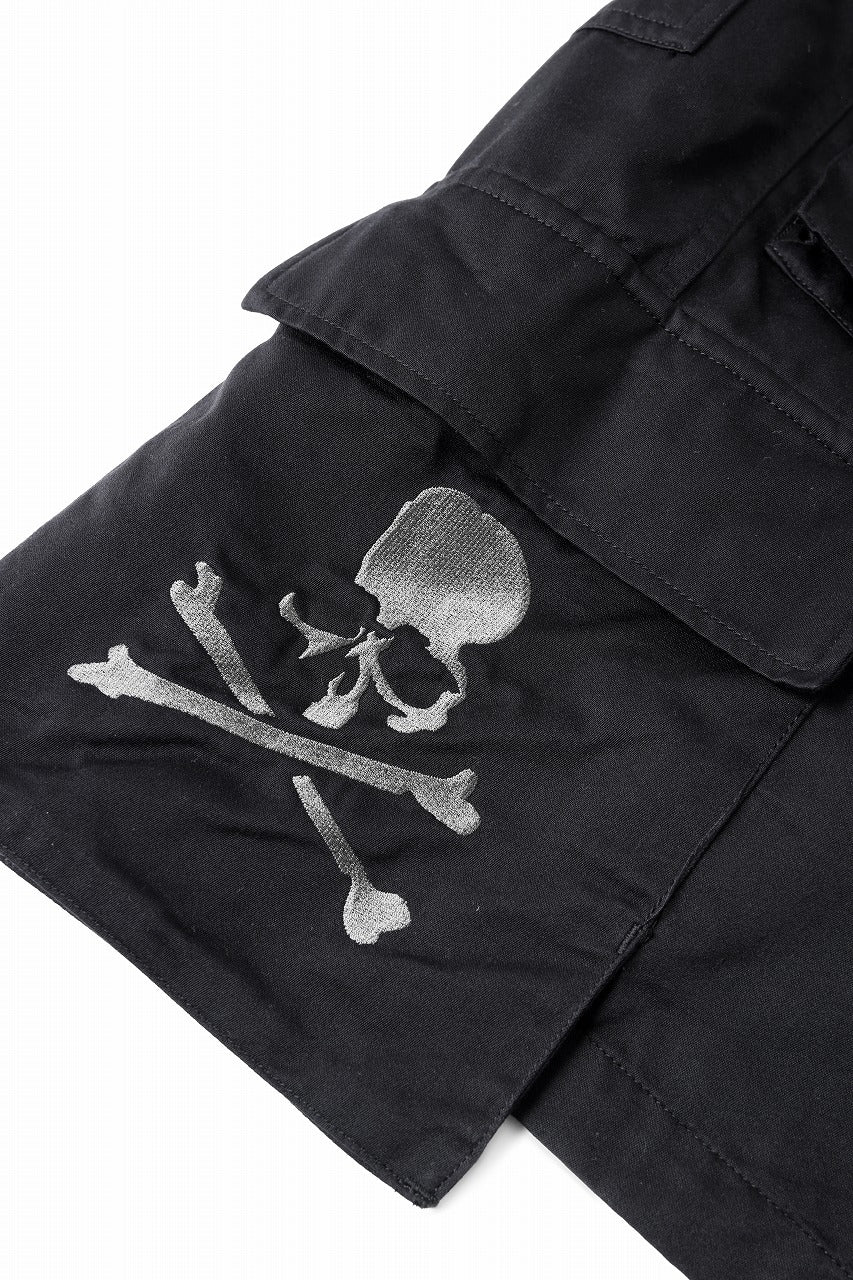 mastermind JAPAN EMBROIDERY CARGO SHORTS / MASTERSEED SATEEN (BLACK)