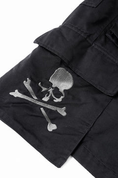 画像をギャラリービューアに読み込む, mastermind JAPAN EMBROIDERY CARGO SHORTS / MASTERSEED SATEEN (BLACK)