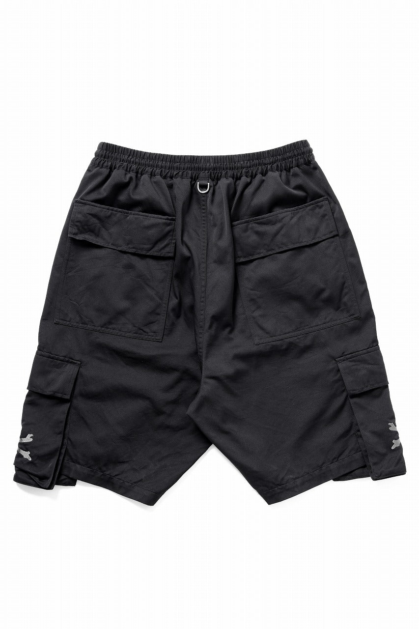 mastermind JAPAN EMBROIDERY CARGO SHORTS / MASTERSEED SATEEN (BLACK)