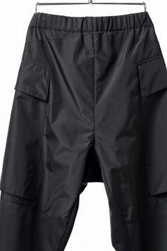 Load image into Gallery viewer, D-VEC CARGO PANTS / WINDSTOPPER BY GORE-TEX LABS 3L (NIGHT SEA BLACK)