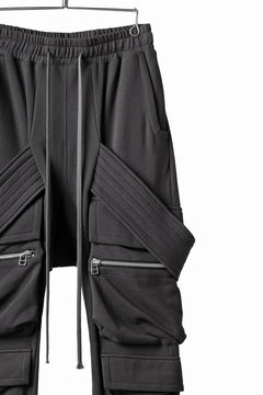 Load image into Gallery viewer, A.F ARTEFACT BELTED CARGO SARROUEL EASY PANTS (DARK GREY)