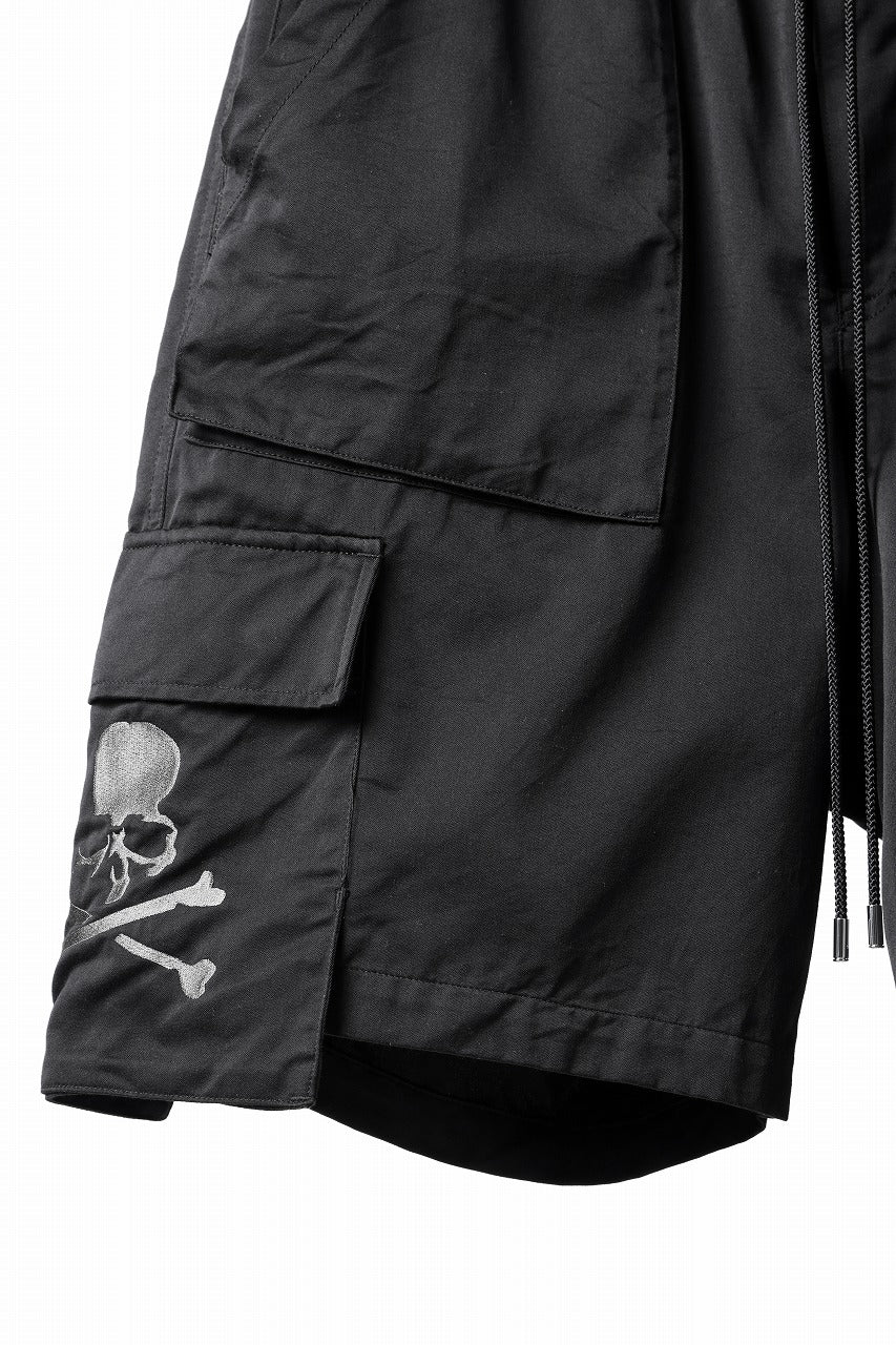 mastermind JAPAN EMBROIDERY CARGO SHORTS / MASTERSEED SATEEN (BLACK)